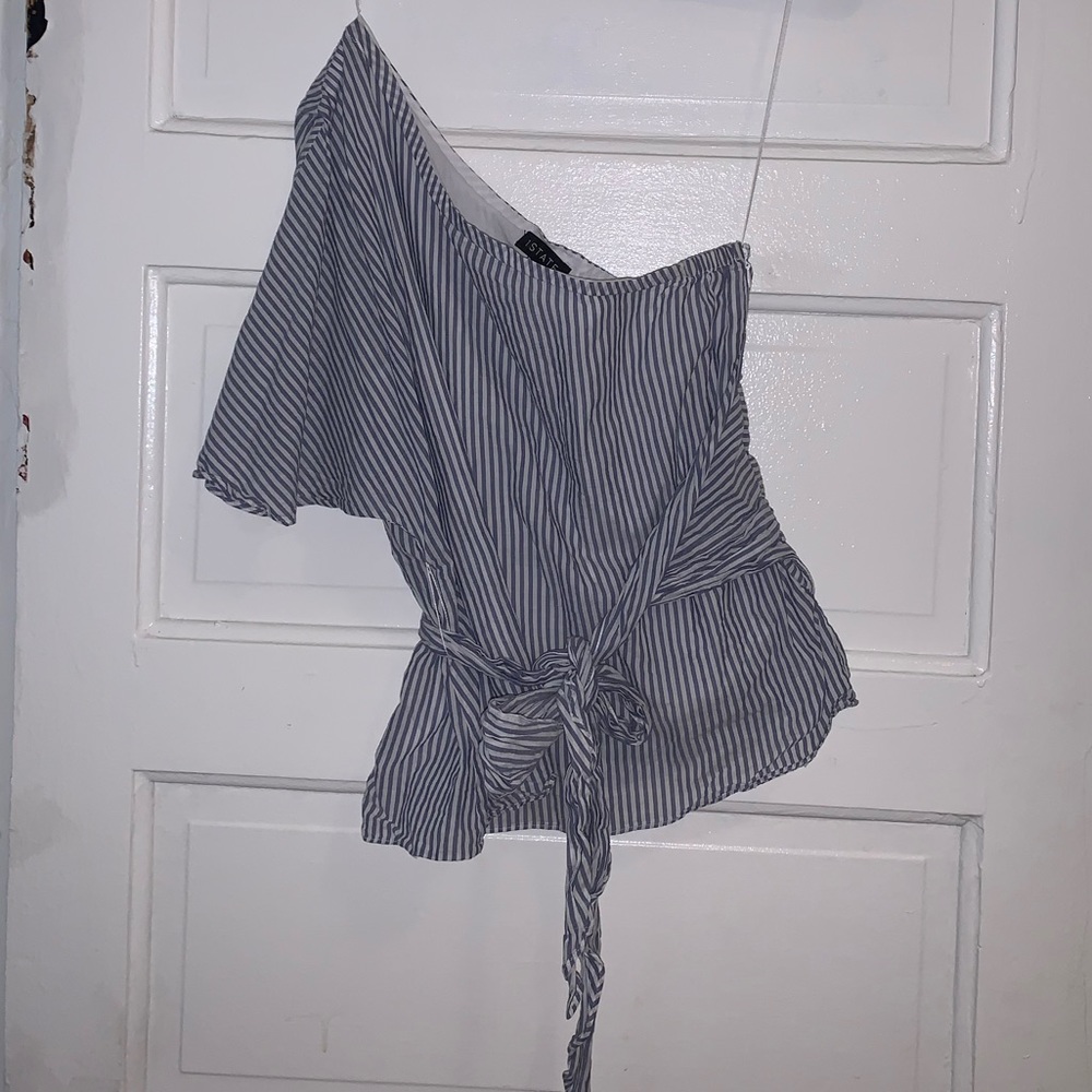 Never worn!! off the shoulder top